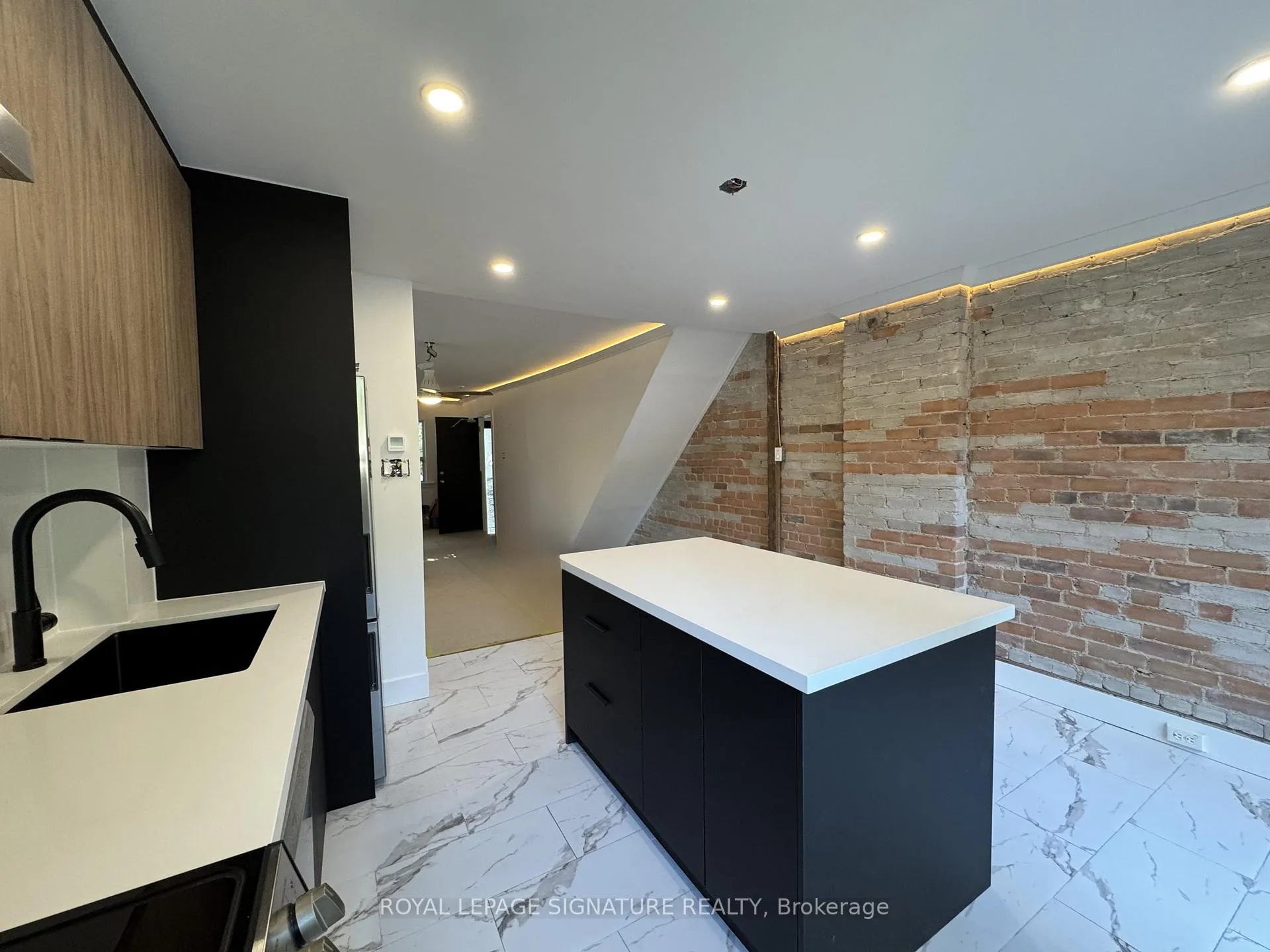 Photo 4 of Unit Main & Lower, 25 Firstbrooke Road, Toronto, East End-Danforth — HOMEH