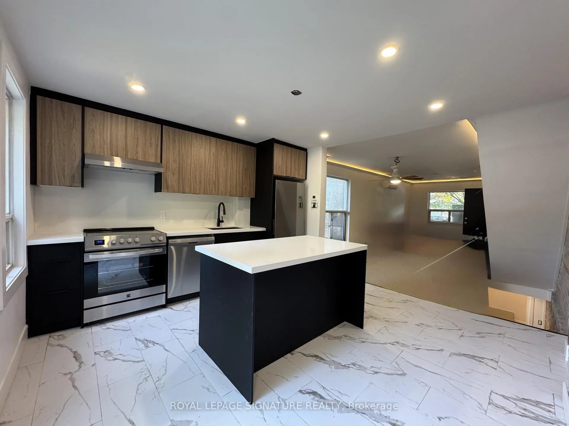 Photo 5 of Unit Main & Lower, 25 Firstbrooke Road, Toronto, East End-Danforth — HOMEH