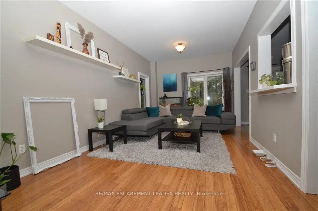 Photo 3 of 42 Myers Lane, Hamilton, Ancaster — HOMEH