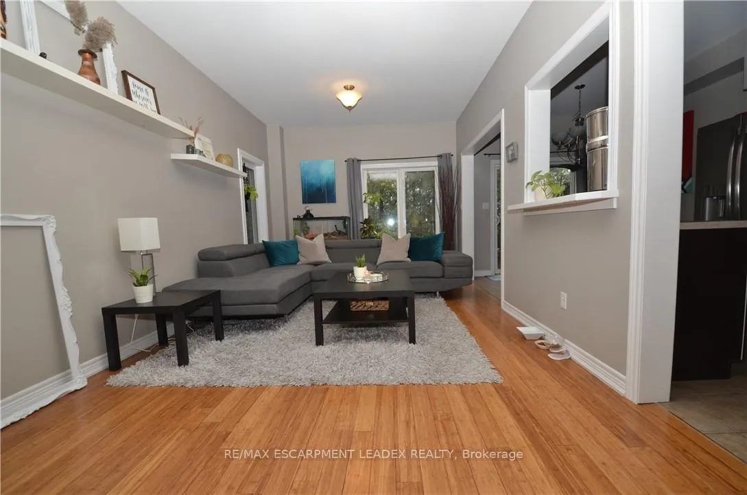 Photo 4 of 42 Myers Lane, Hamilton, Ancaster — HOMEH