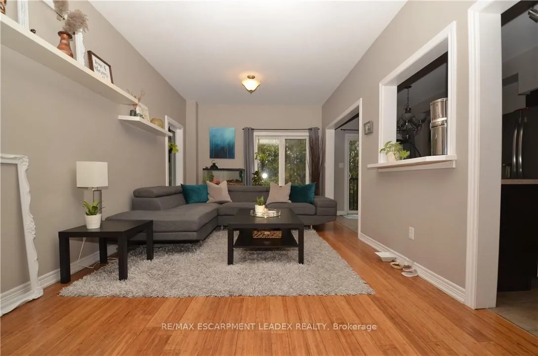 Photo 5 of 42 Myers Lane, Hamilton, Ancaster — HOMEH