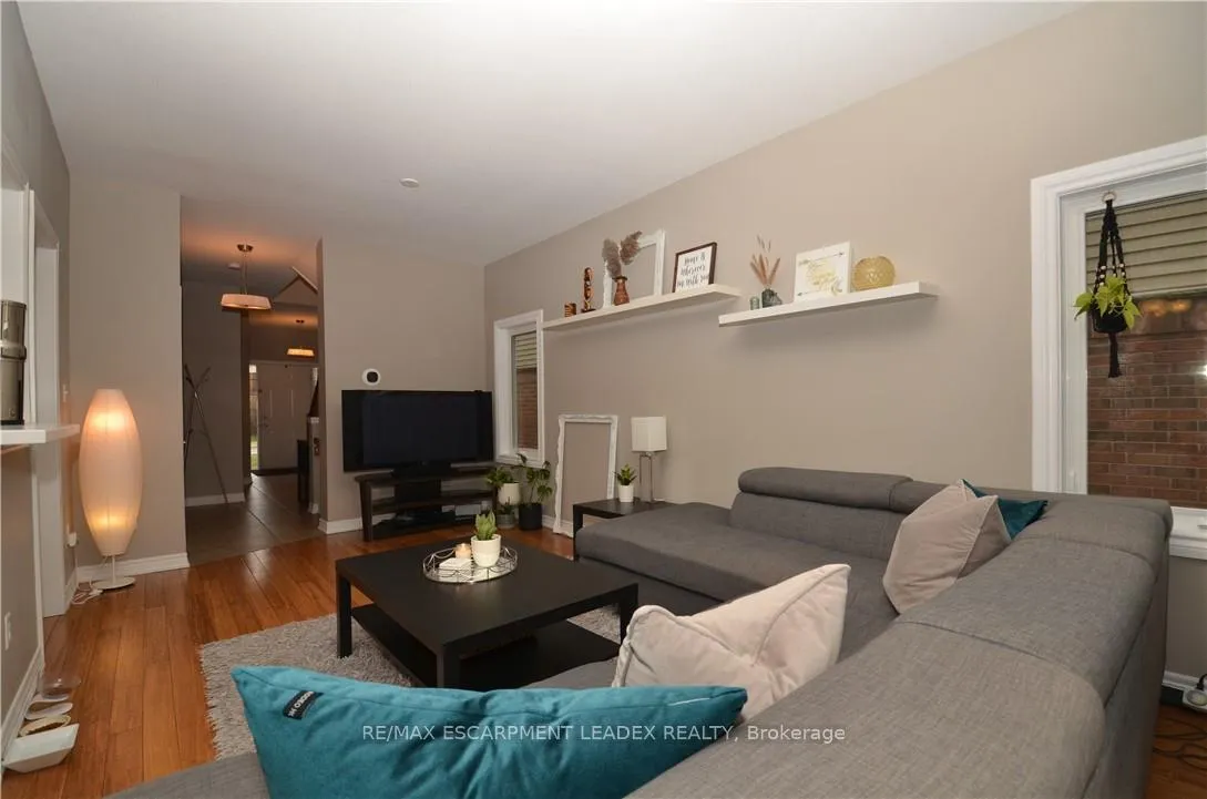 Photo 7 of 42 Myers Lane, Hamilton, Ancaster — HOMEH