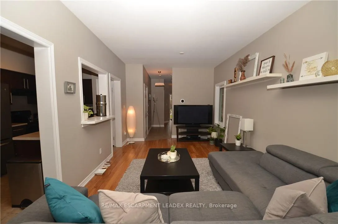 Photo 8 of 42 Myers Lane, Hamilton, Ancaster — HOMEH