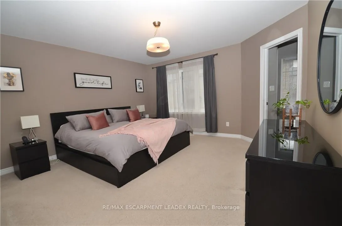 Photo 12 of 42 Myers Lane, Hamilton, Ancaster — HOMEH