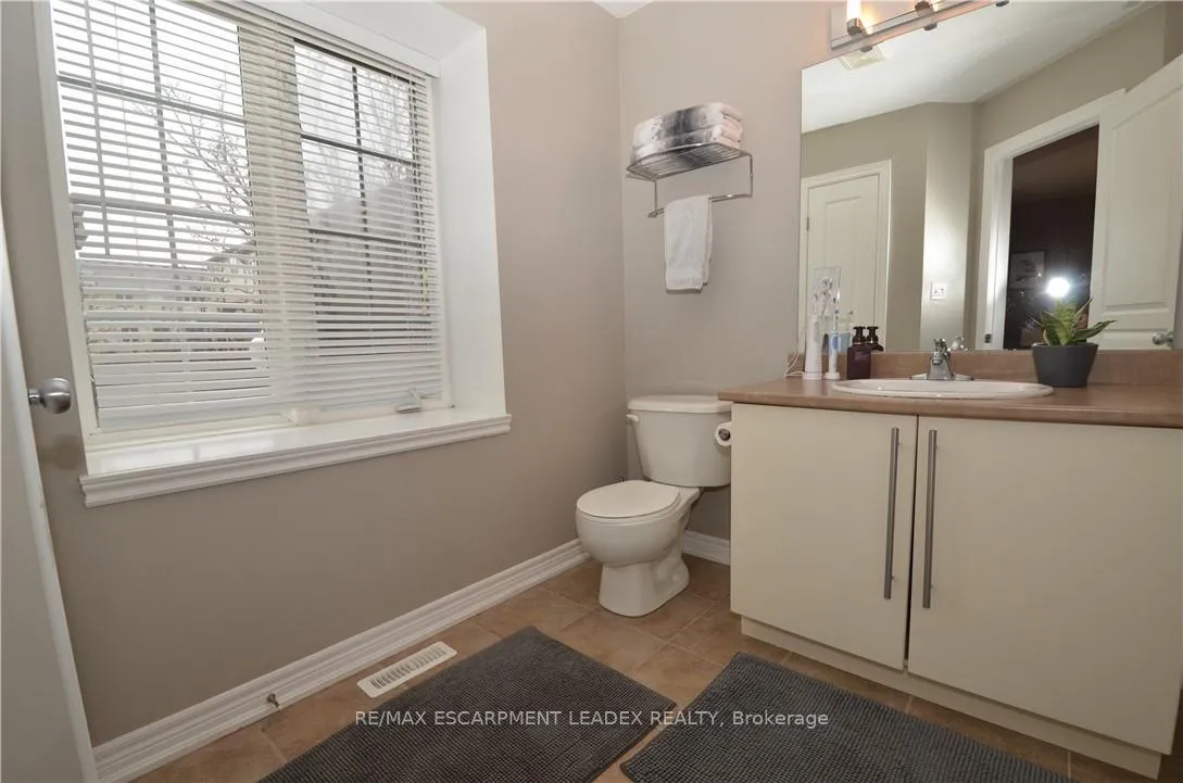 Photo 14 of 42 Myers Lane, Hamilton, Ancaster — HOMEH