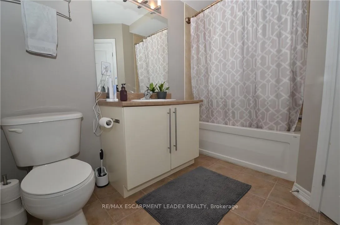 Photo 15 of 42 Myers Lane, Hamilton, Ancaster — HOMEH