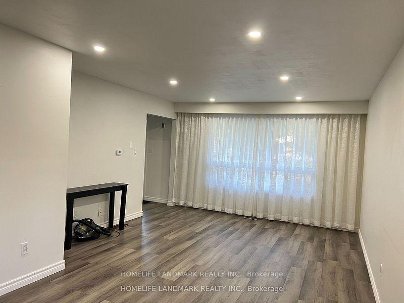 Photo 2 of 478 Leacock Drive, Barrie, Letitia Heights — HOMEH
