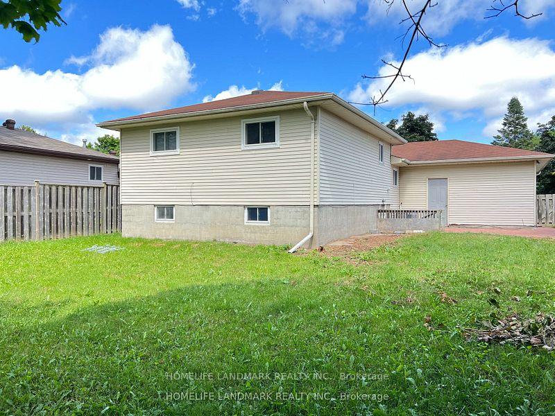 Photo 17 of 478 Leacock Drive, Barrie, Letitia Heights — HOMEH