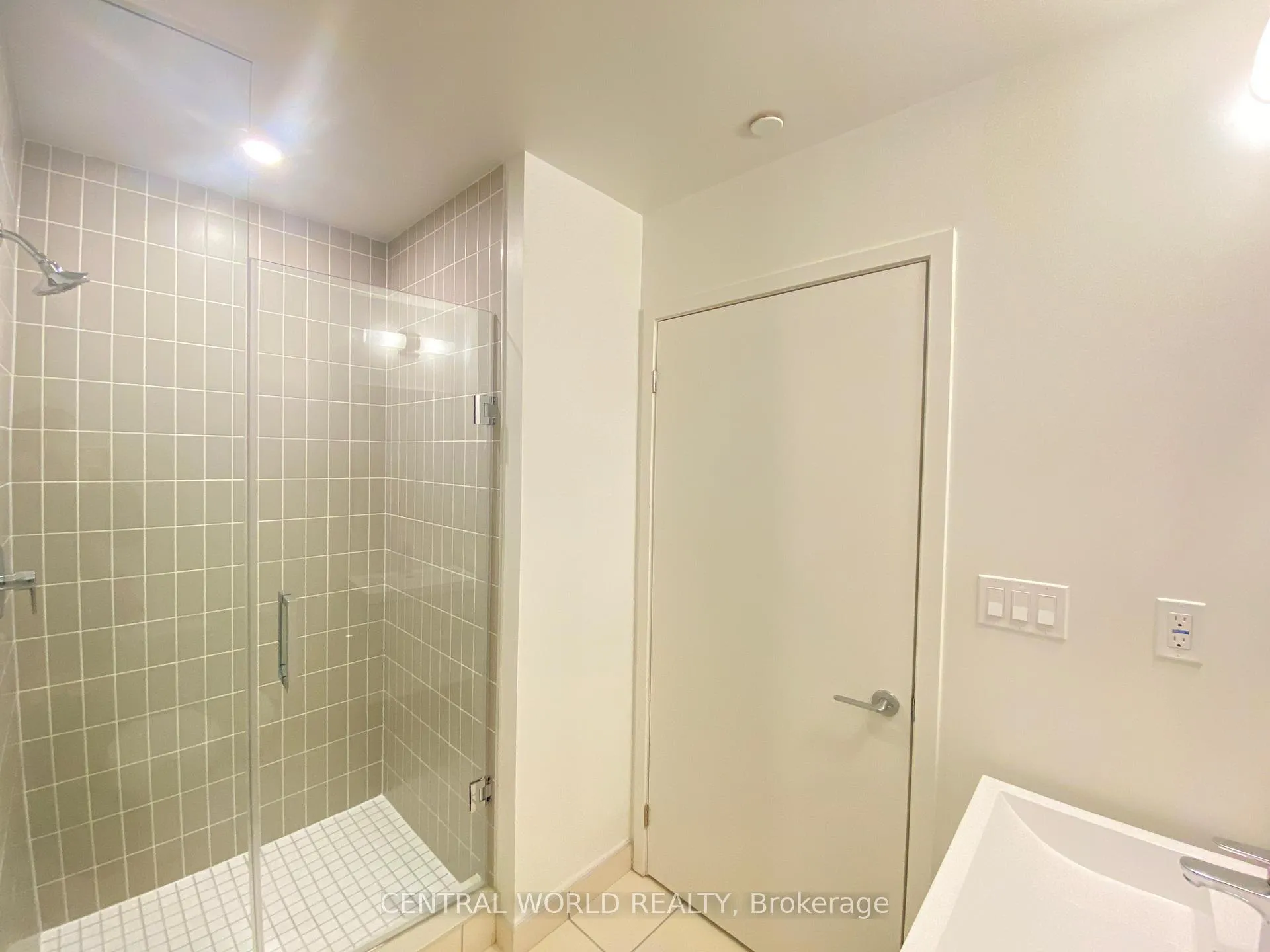 Photo 10 of Unit 610, 38 Andre De Grasse Street, Markham, Unionville — HOMEH