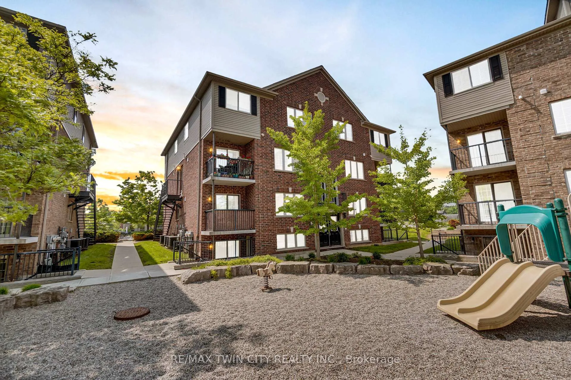 Front of Unit 12, 950 Highland Road W