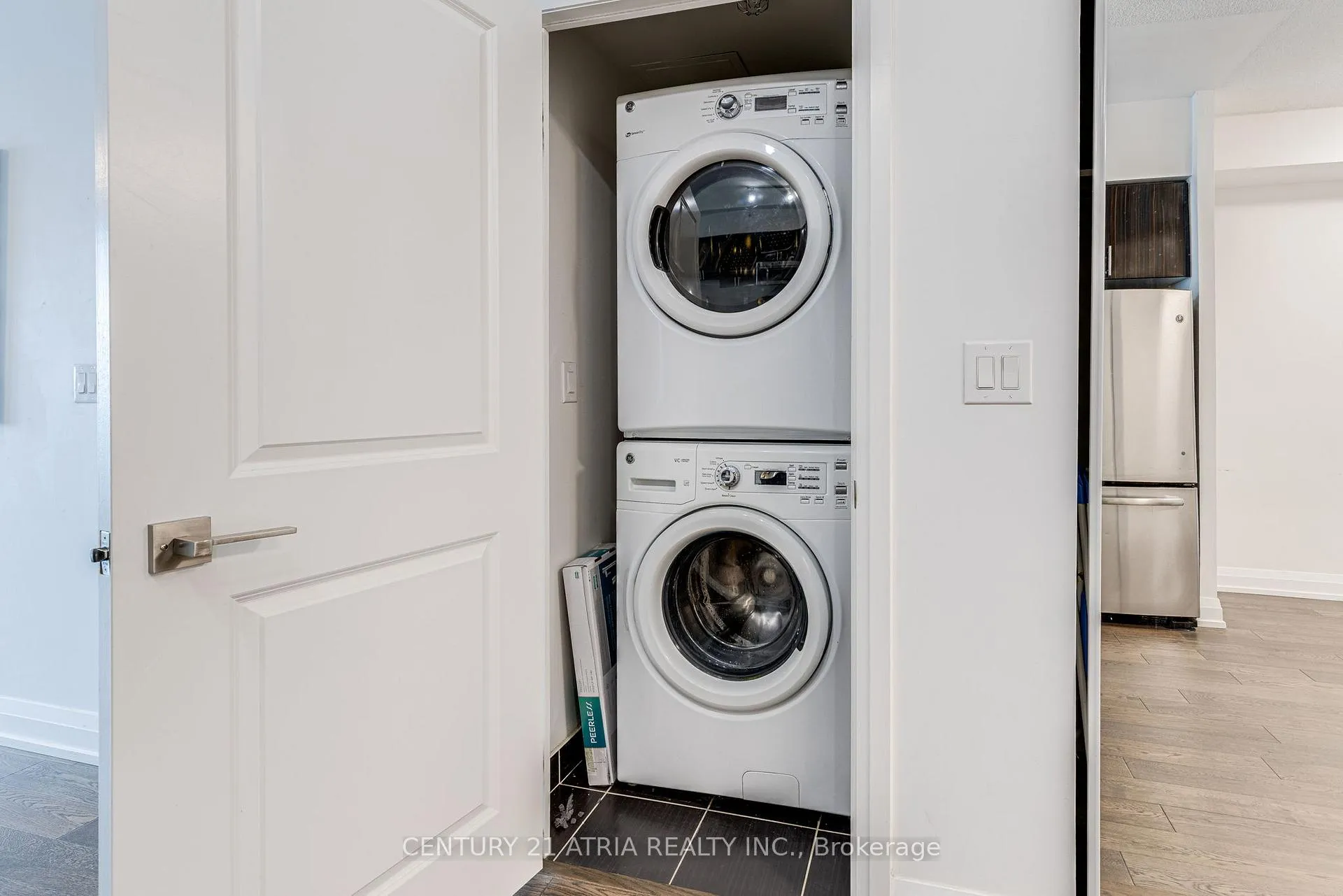 Photo 4 of Unit 2533, 7161 Yonge Street, Markham, Thornhill — HOMEH