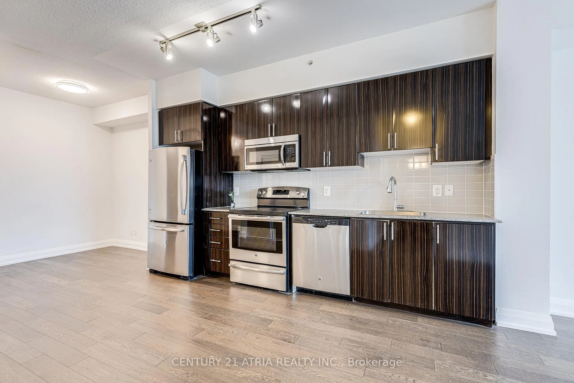 Photo 5 of Unit 2533, 7161 Yonge Street, Markham, Thornhill — HOMEH