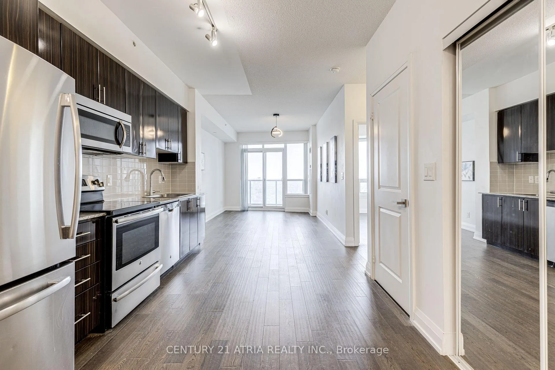 Photo 6 of Unit 2533, 7161 Yonge Street, Markham, Thornhill — HOMEH