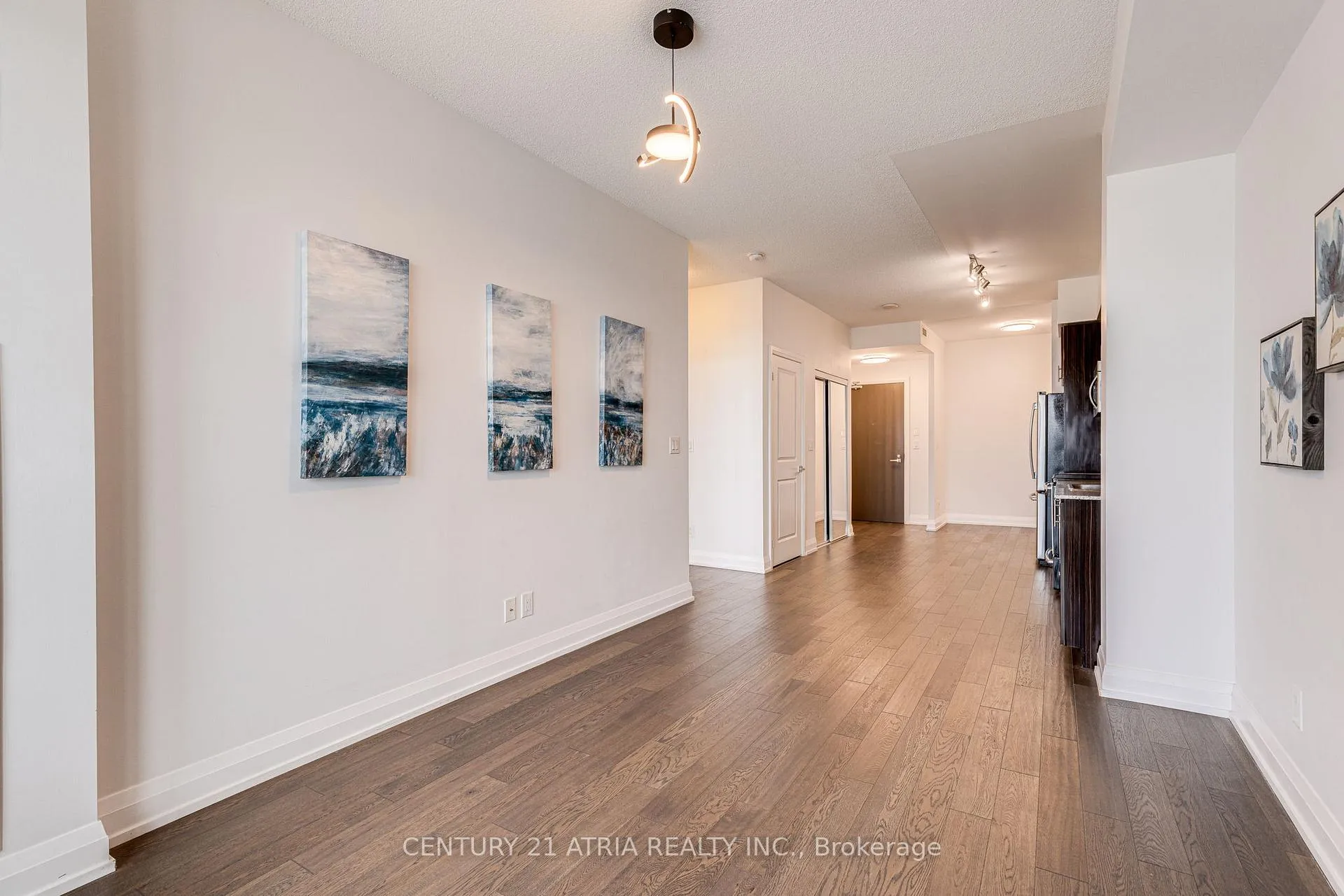 Photo 7 of Unit 2533, 7161 Yonge Street, Markham, Thornhill — HOMEH