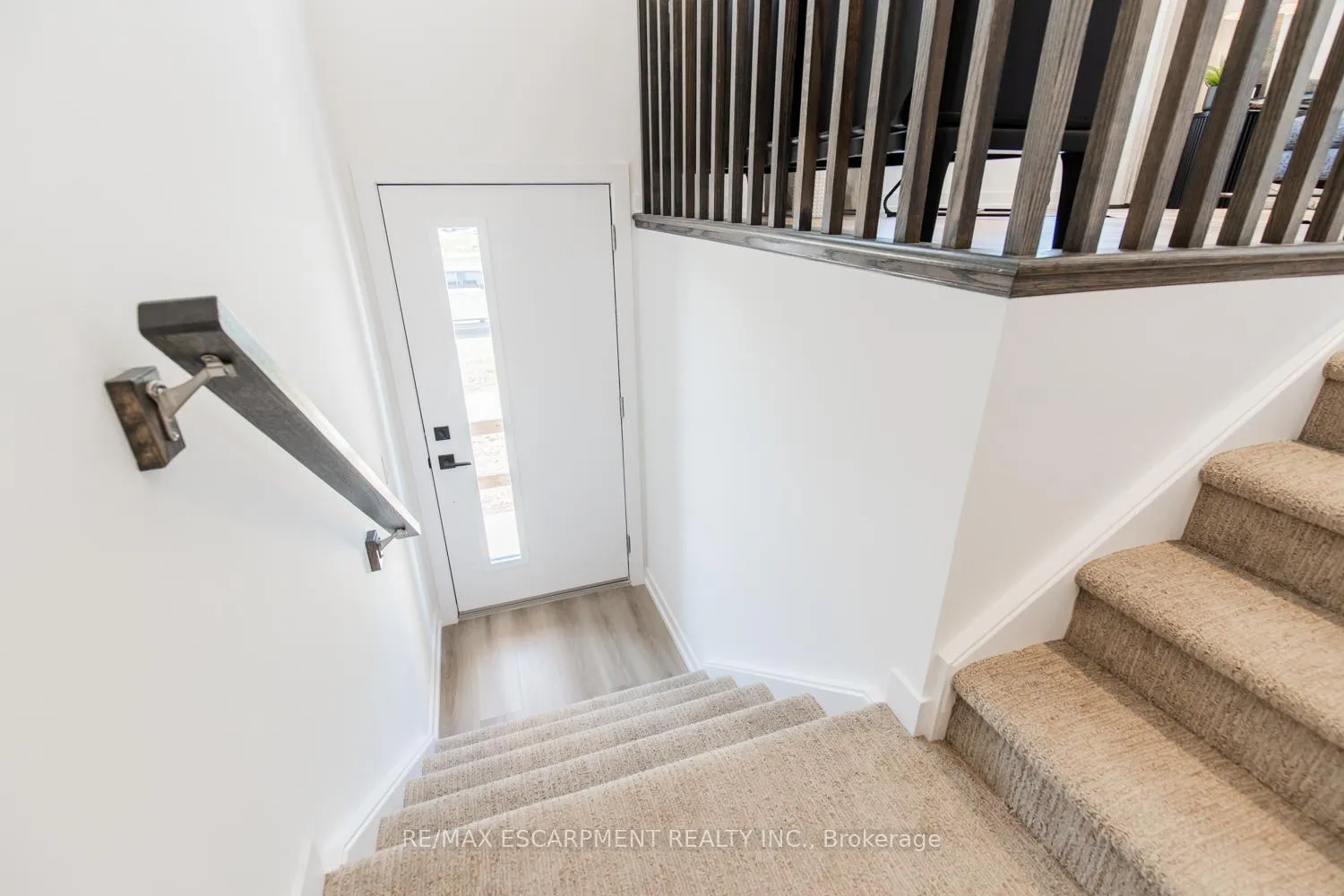 Photo 2 of 265 Burke Street, Hamilton, Waterdown — HOMEH