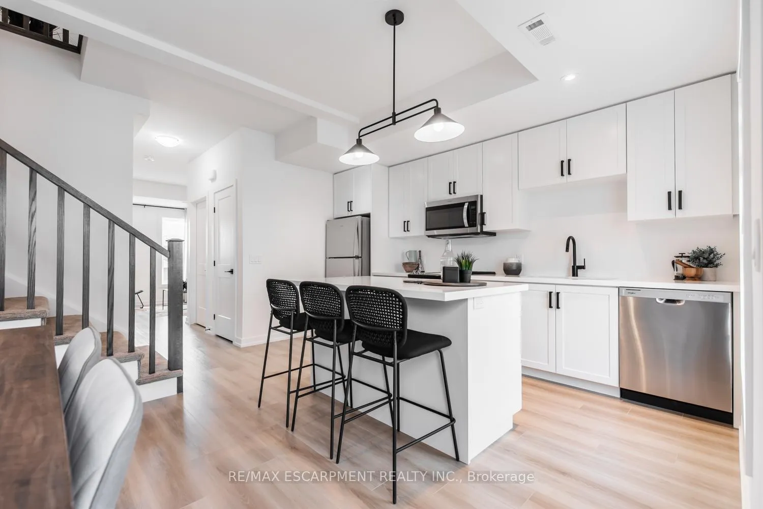 Photo 6 of 265 Burke Street, Hamilton, Waterdown — HOMEH