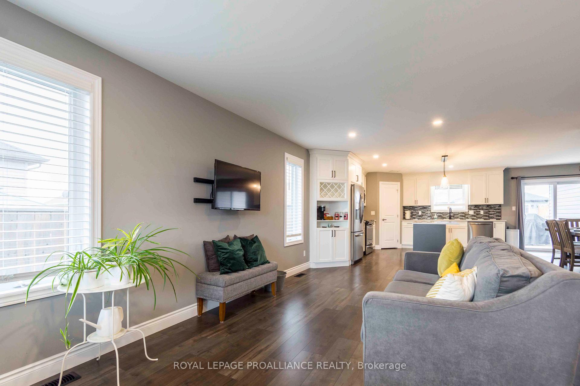 Photo 6 of 38 Deacon Place, Belleville, Belleville Ward — HOMEH