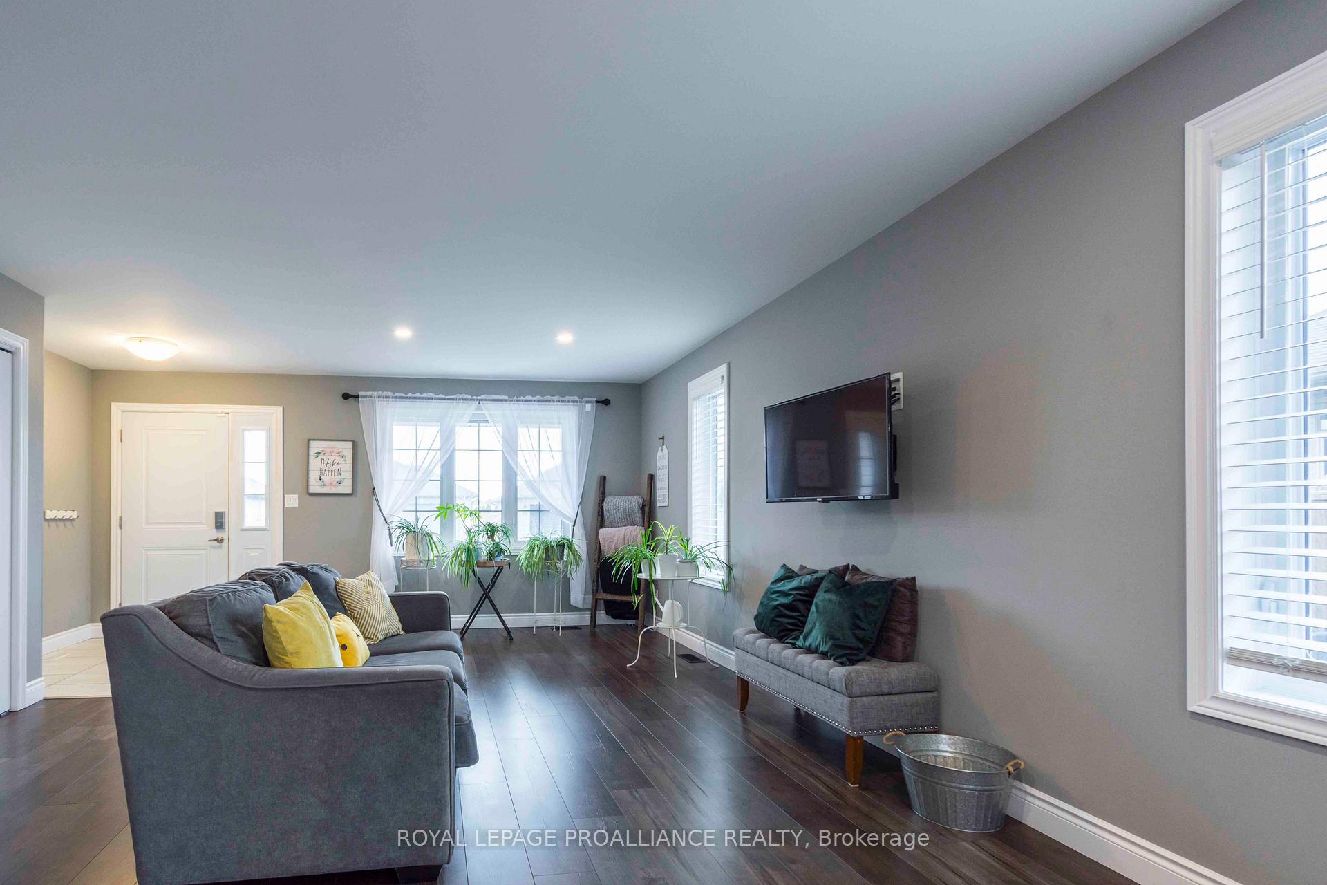 Photo 8 of 38 Deacon Place, Belleville, Belleville Ward — HOMEH