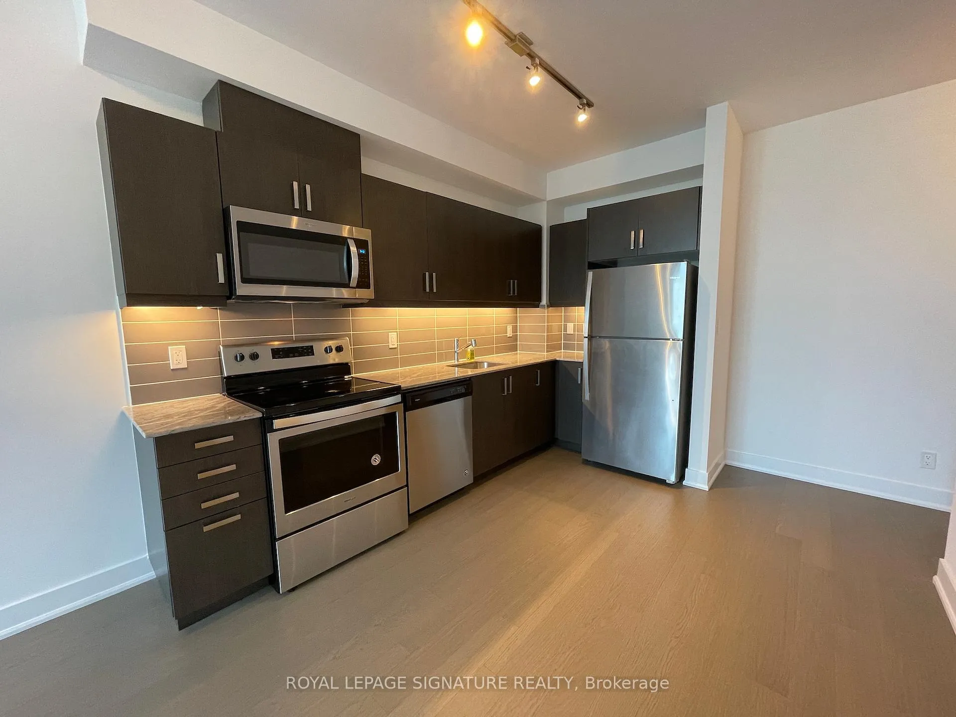 Photo 7 of Unit 904, 1486 Bathurst Street, Toronto, Humewood-Cedarvale — HOMEH