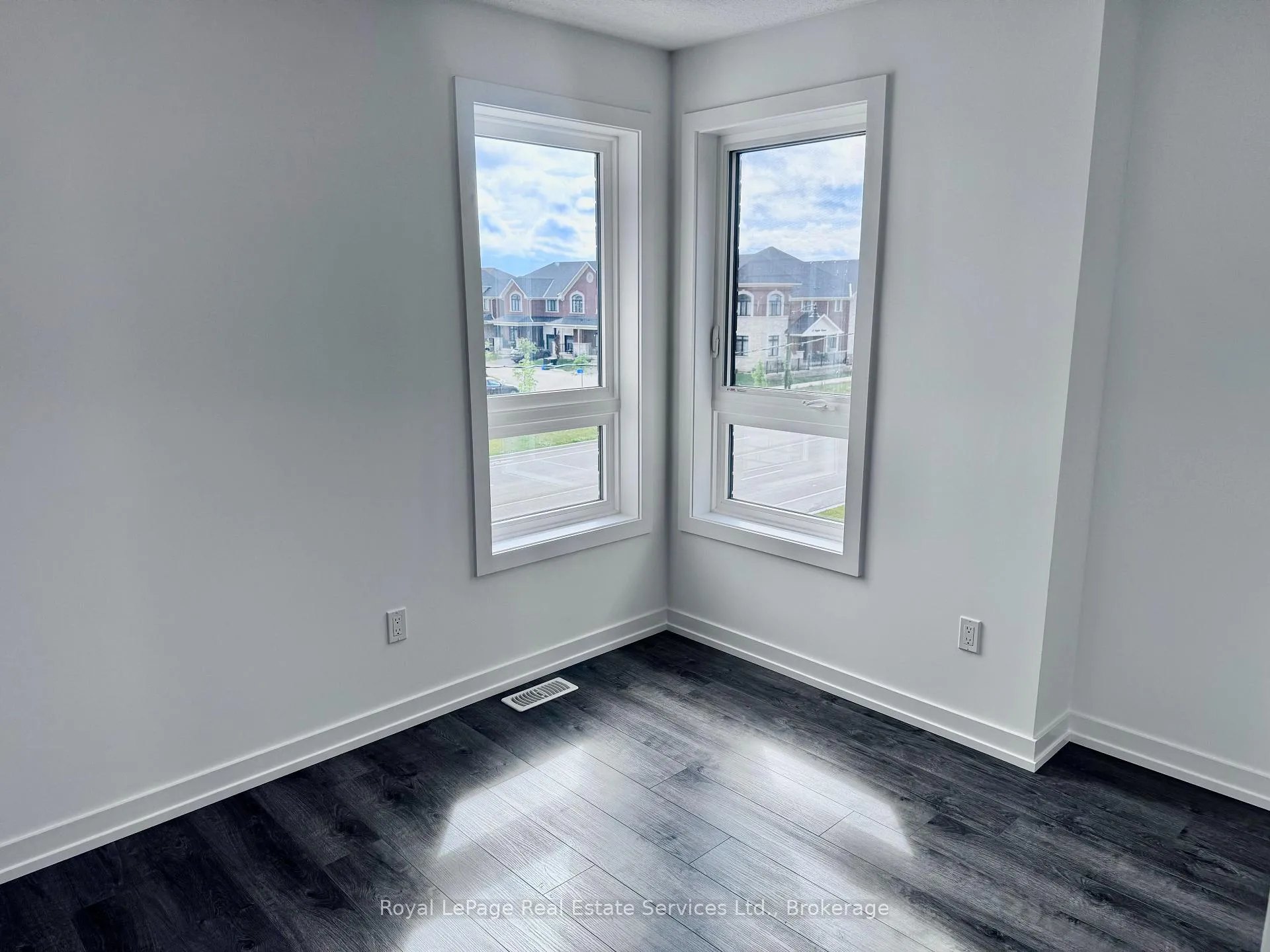 Photo 10 of 235 Burke Street, Hamilton, Waterdown — HOMEH
