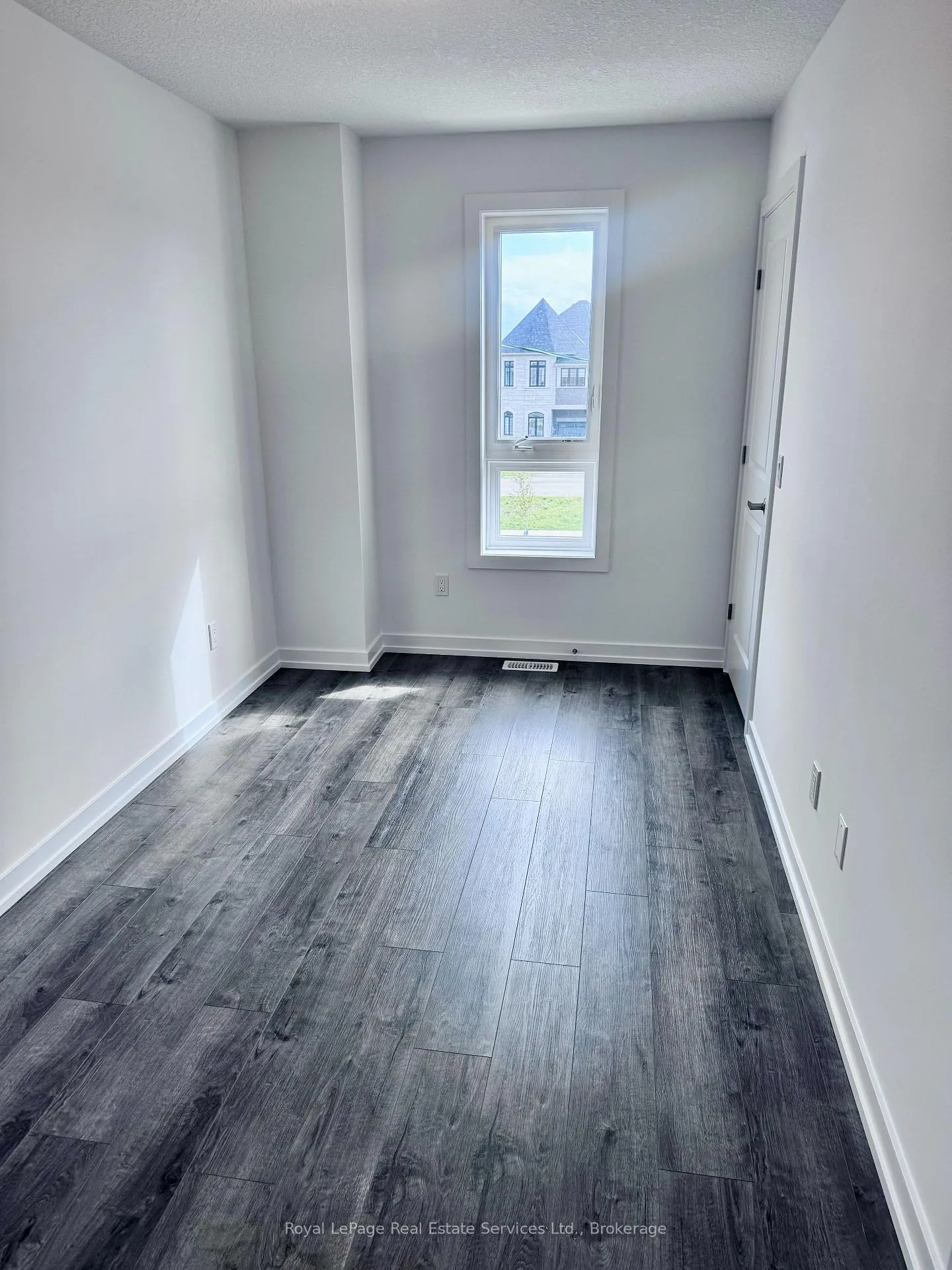 Photo 11 of 235 Burke Street, Hamilton, Waterdown — HOMEH