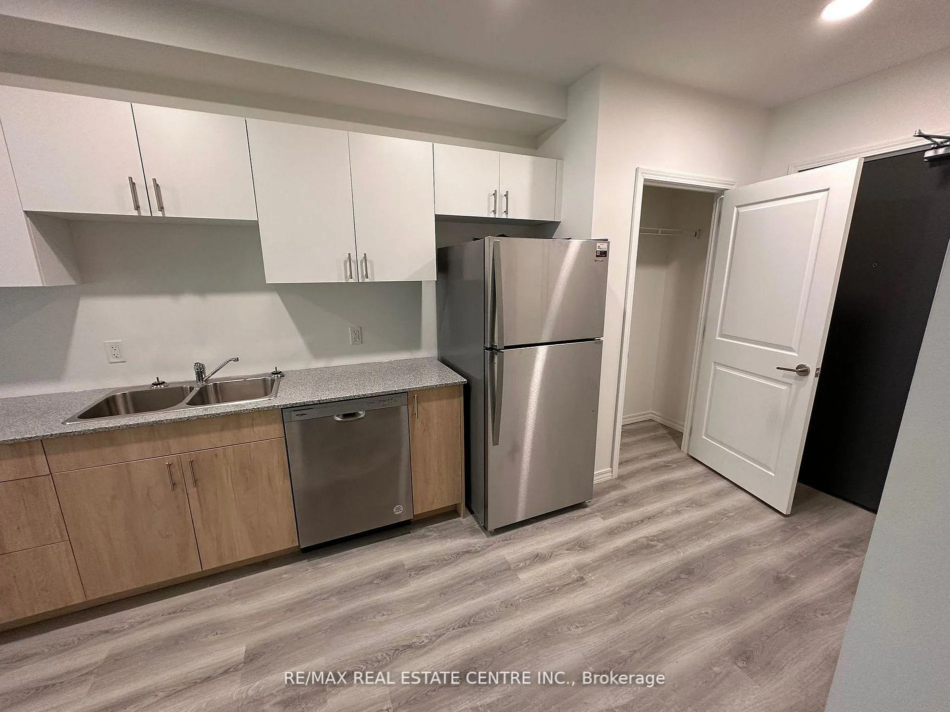 Photo 10 of Unit 101, 181 Elmira Road, Guelph, Willow West/Sugarbush/West Acres — HOMEH