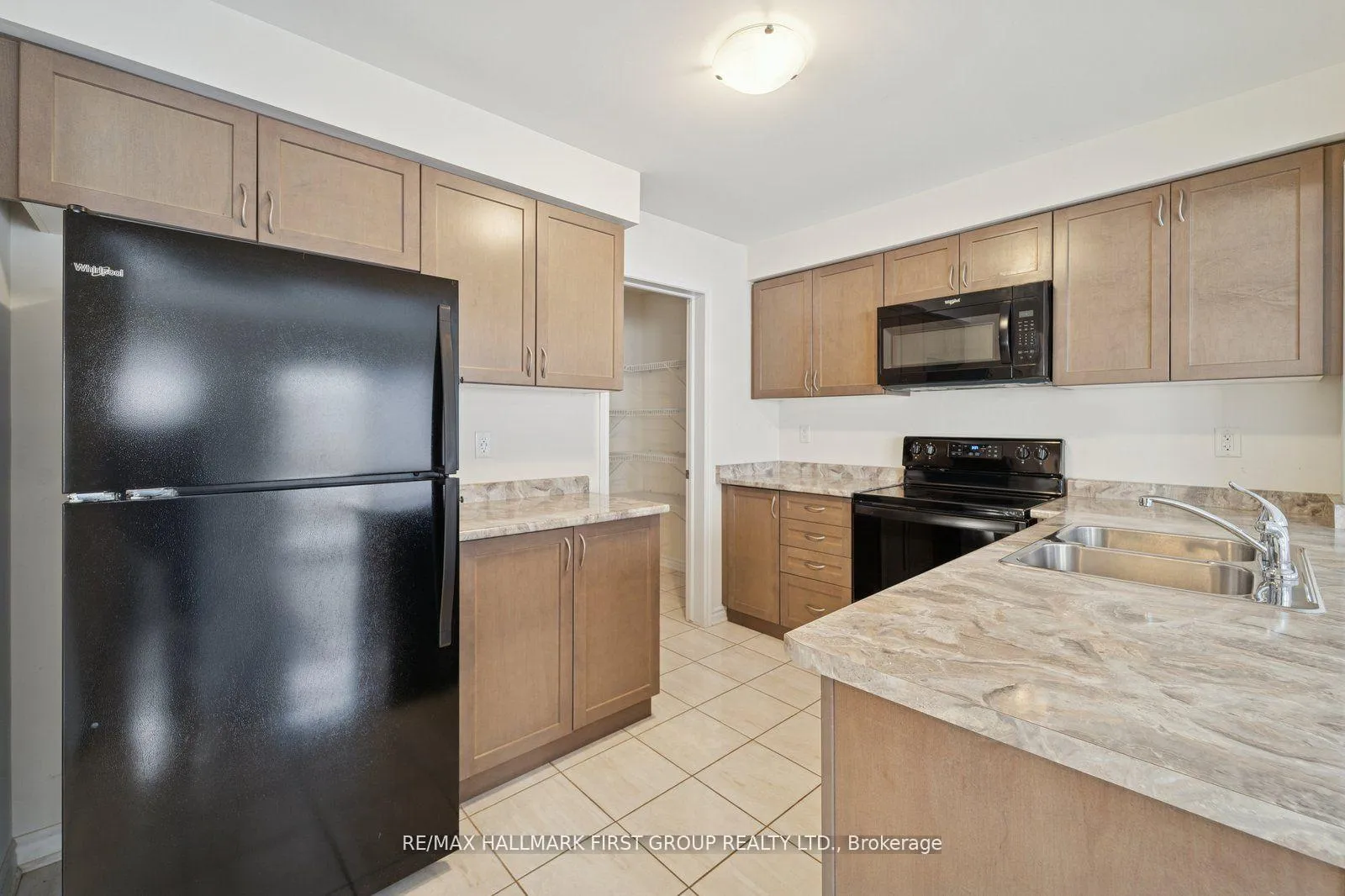 Photo 4 of 2442 Fall Harvest Crescent, Pickering, Rural Pickering — HOMEH
