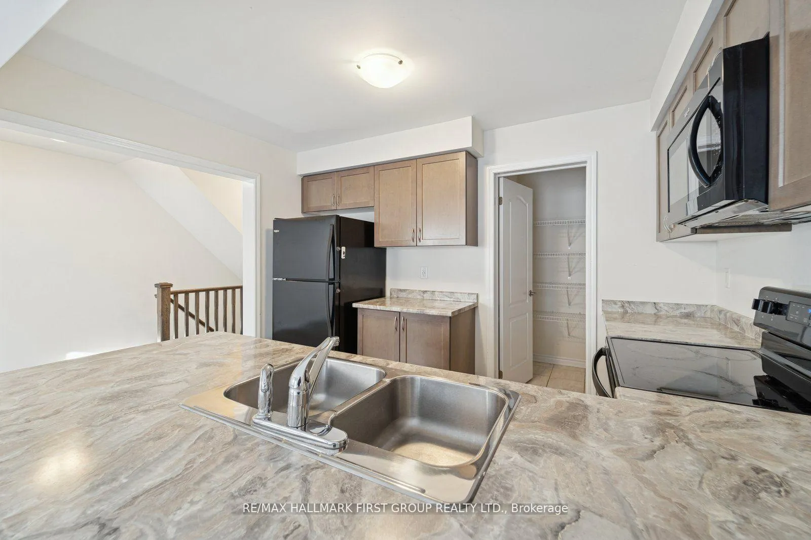 Photo 5 of 2442 Fall Harvest Crescent, Pickering, Rural Pickering — HOMEH