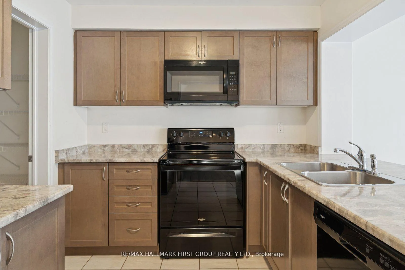 Photo 6 of 2442 Fall Harvest Crescent, Pickering, Rural Pickering — HOMEH