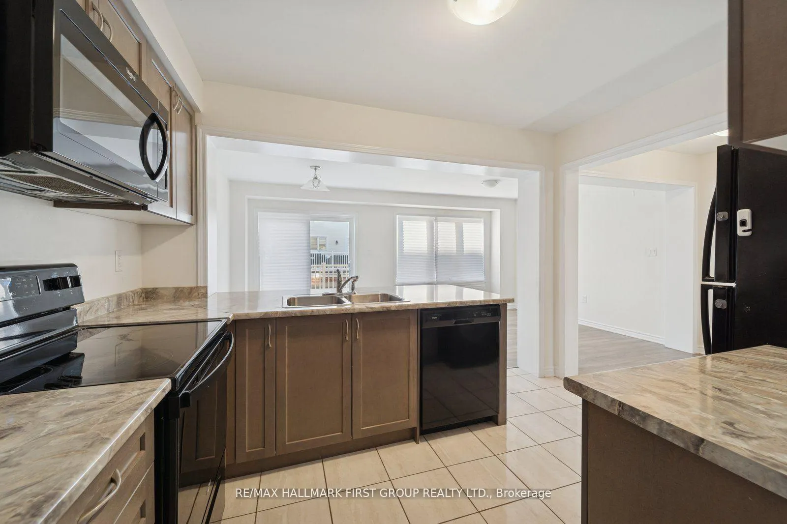 Photo 7 of 2442 Fall Harvest Crescent, Pickering, Rural Pickering — HOMEH