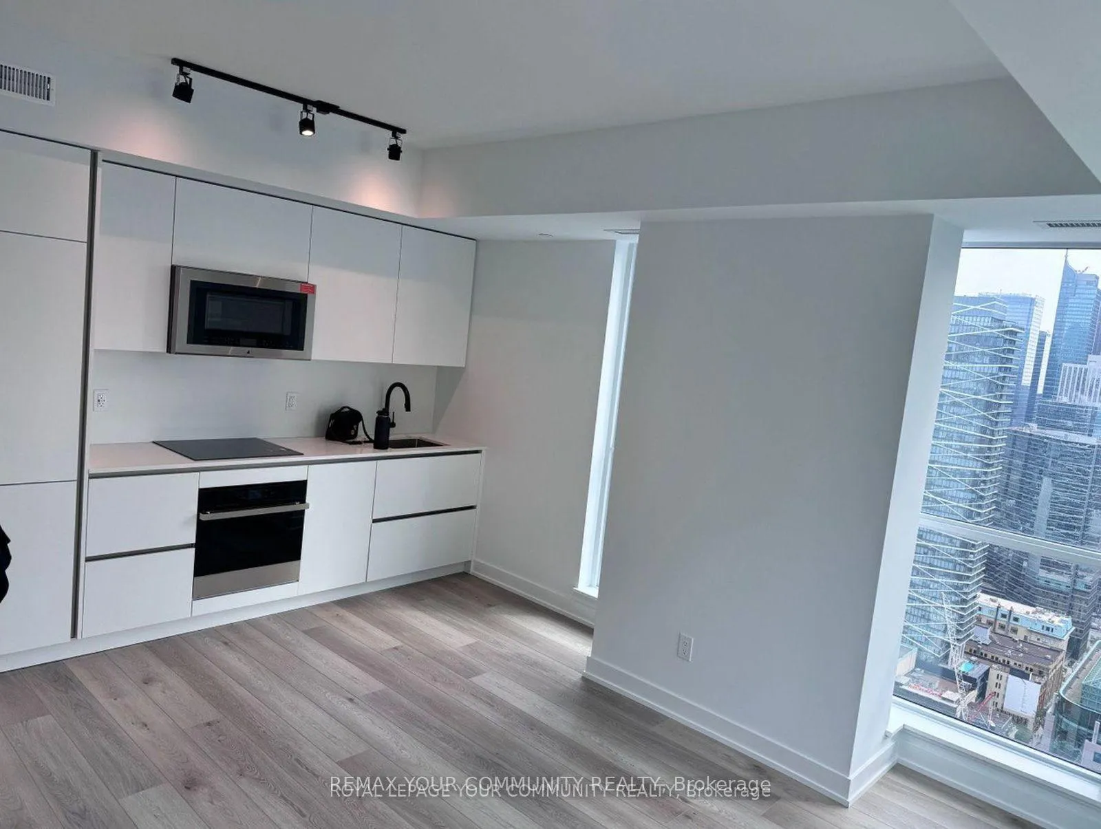 Photo 3 of Unit 4502, 327 King Street W, Toronto, Waterfront Communities — HOMEH