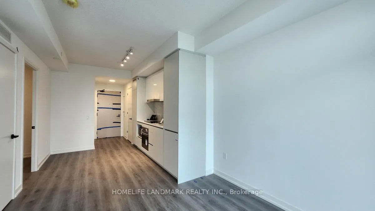 Photo 4 of Unit 1009, 28 Interchange Way, Vaughan, Vaughan Corporate Centre — HOMEH