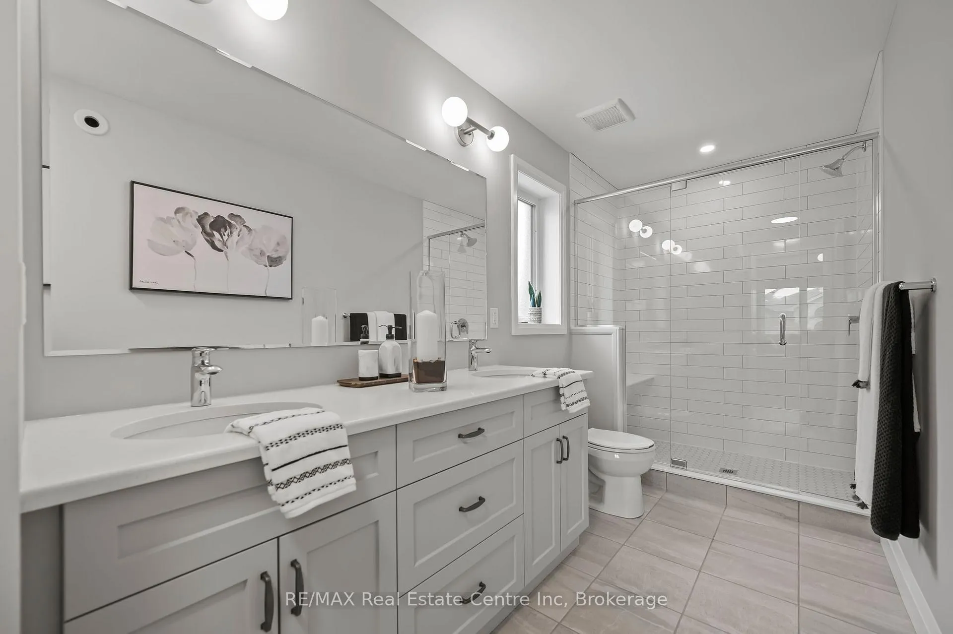 Photo 6 of 222 Bridge Crescent, Minto — HOMEH