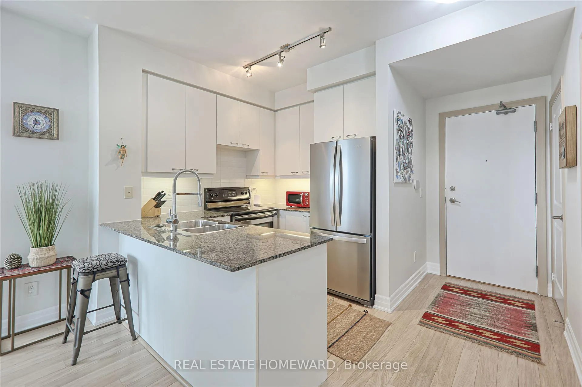 Photo 4 of Unit 507, 500 St Clair Avenue W, Toronto, Forest Hill South — HOMEH