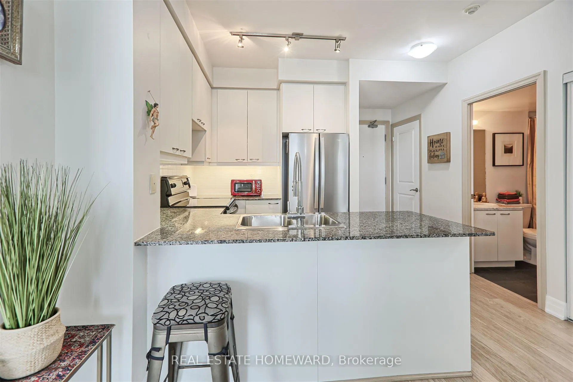 Photo 5 of Unit 507, 500 St Clair Avenue W, Toronto, Forest Hill South — HOMEH