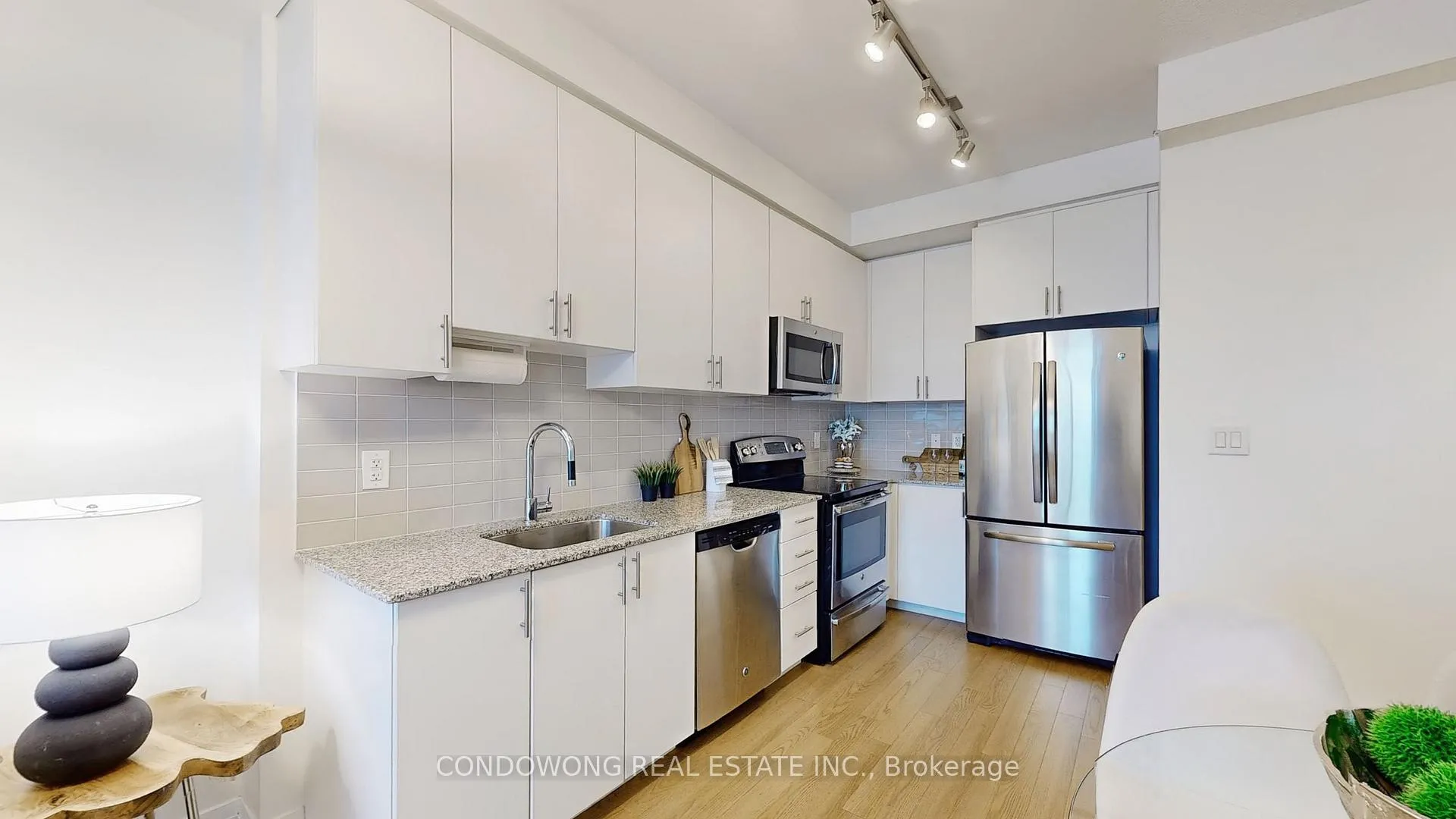 Photo 5 of Unit 620, 7167 Yonge Street, Markham, Thornhill — HOMEH