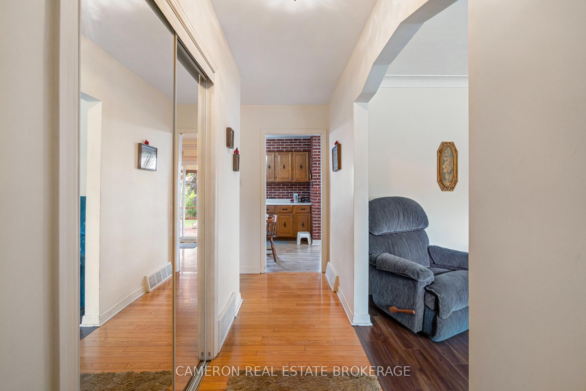 Photo 3 of 611 Carleton Street, Cornwall — HOMEH