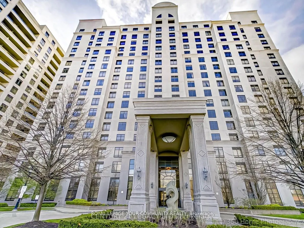 Photo 2 of Unit 312, 9245 Jane Street, Vaughan, Maple — HOMEH
