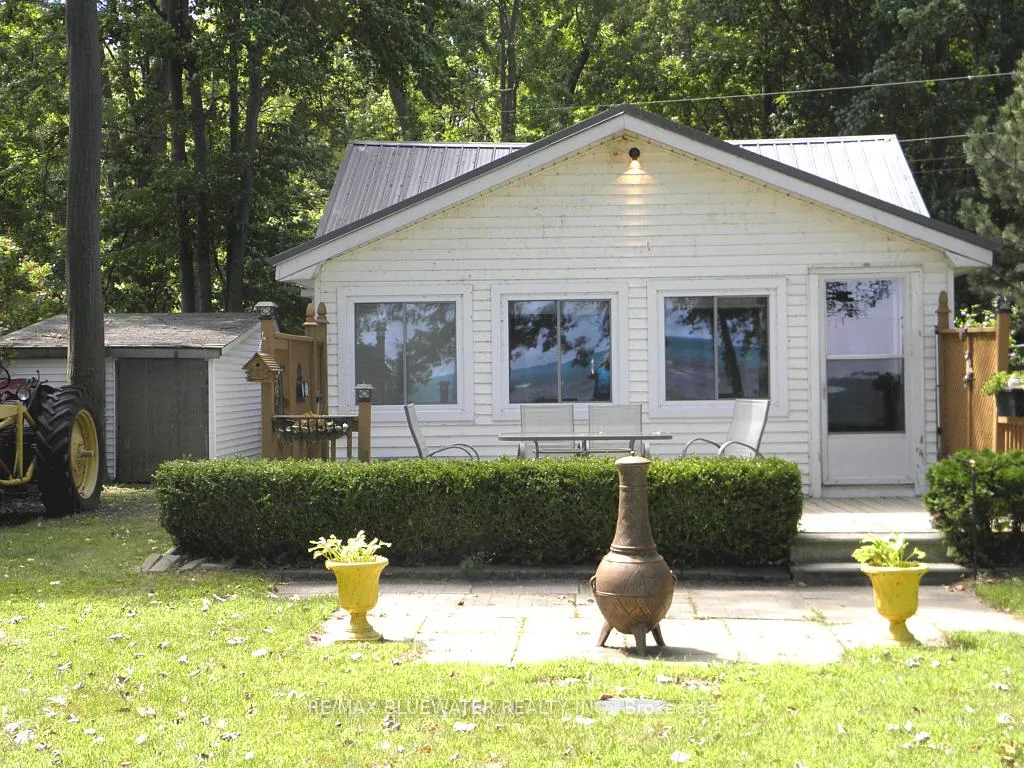 Front of 9889 Lake Road