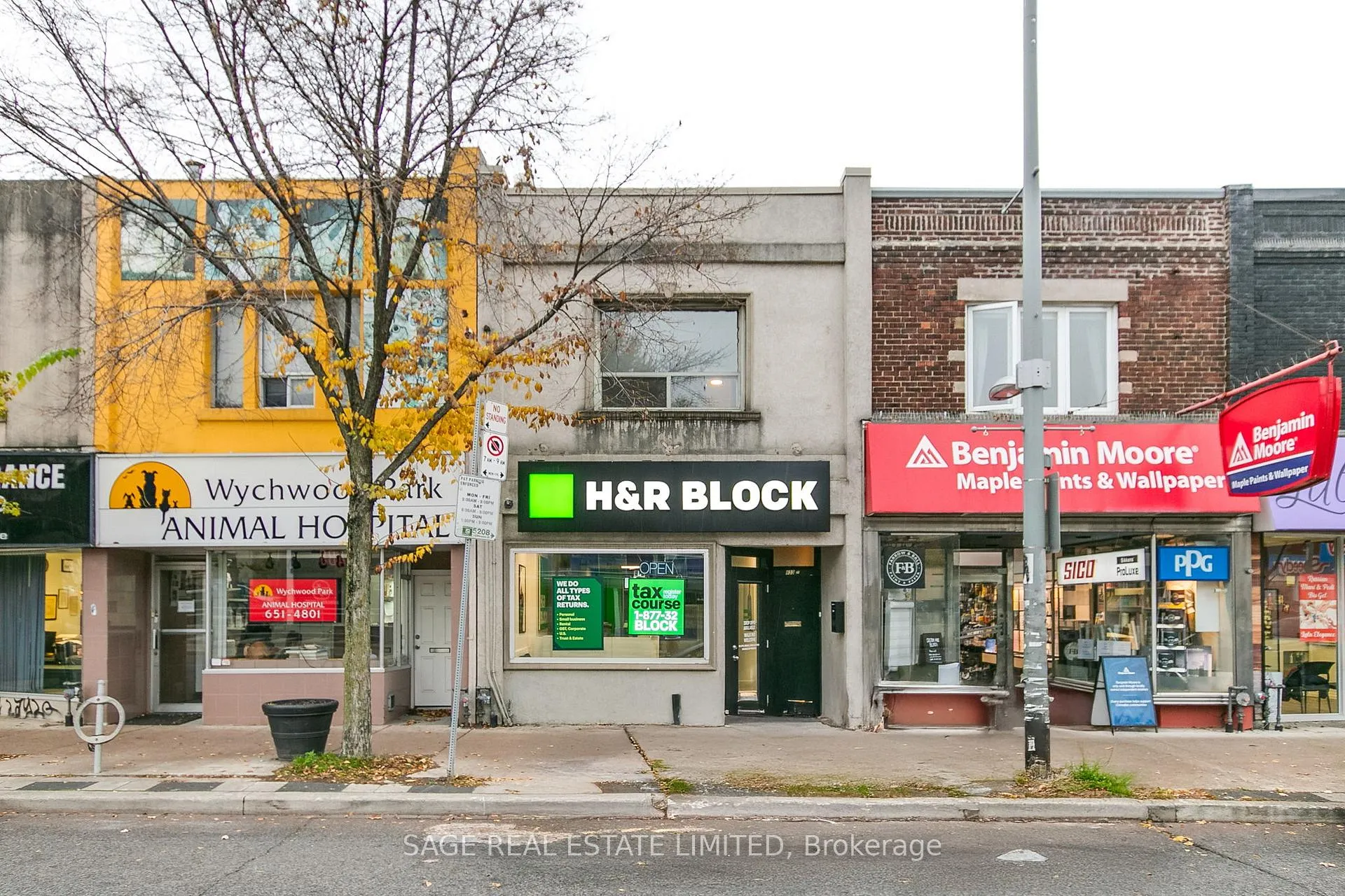 Front of Unit Upper, 633 St Clair Avenue W