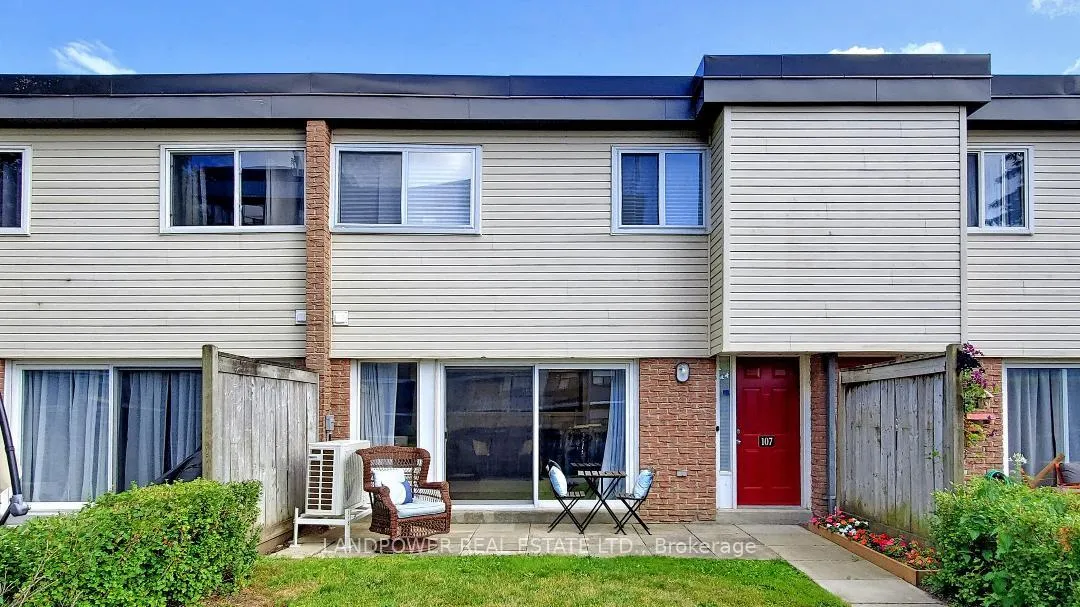 Photo 1 of 107 Milestone Crescent, Aurora, Aurora Village — HOMEH