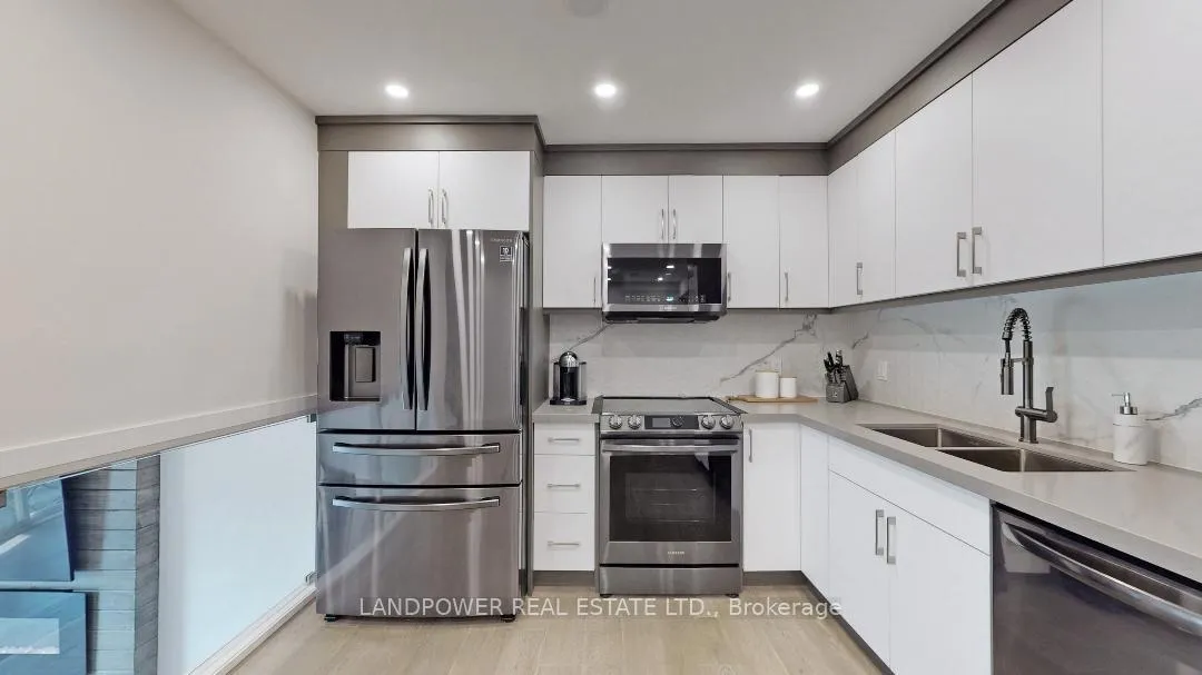 Photo 5 of 107 Milestone Crescent, Aurora, Aurora Village — HOMEH