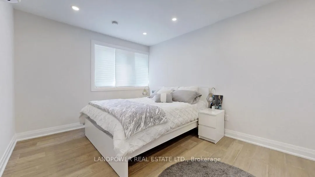 Photo 8 of 107 Milestone Crescent, Aurora, Aurora Village — HOMEH