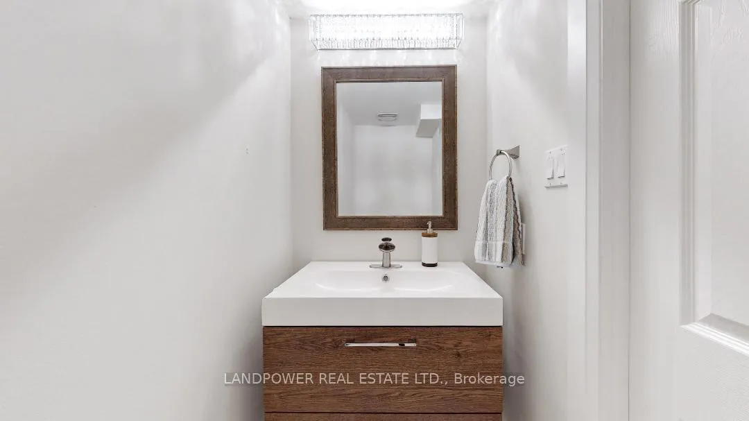 Photo 16 of 107 Milestone Crescent, Aurora, Aurora Village — HOMEH