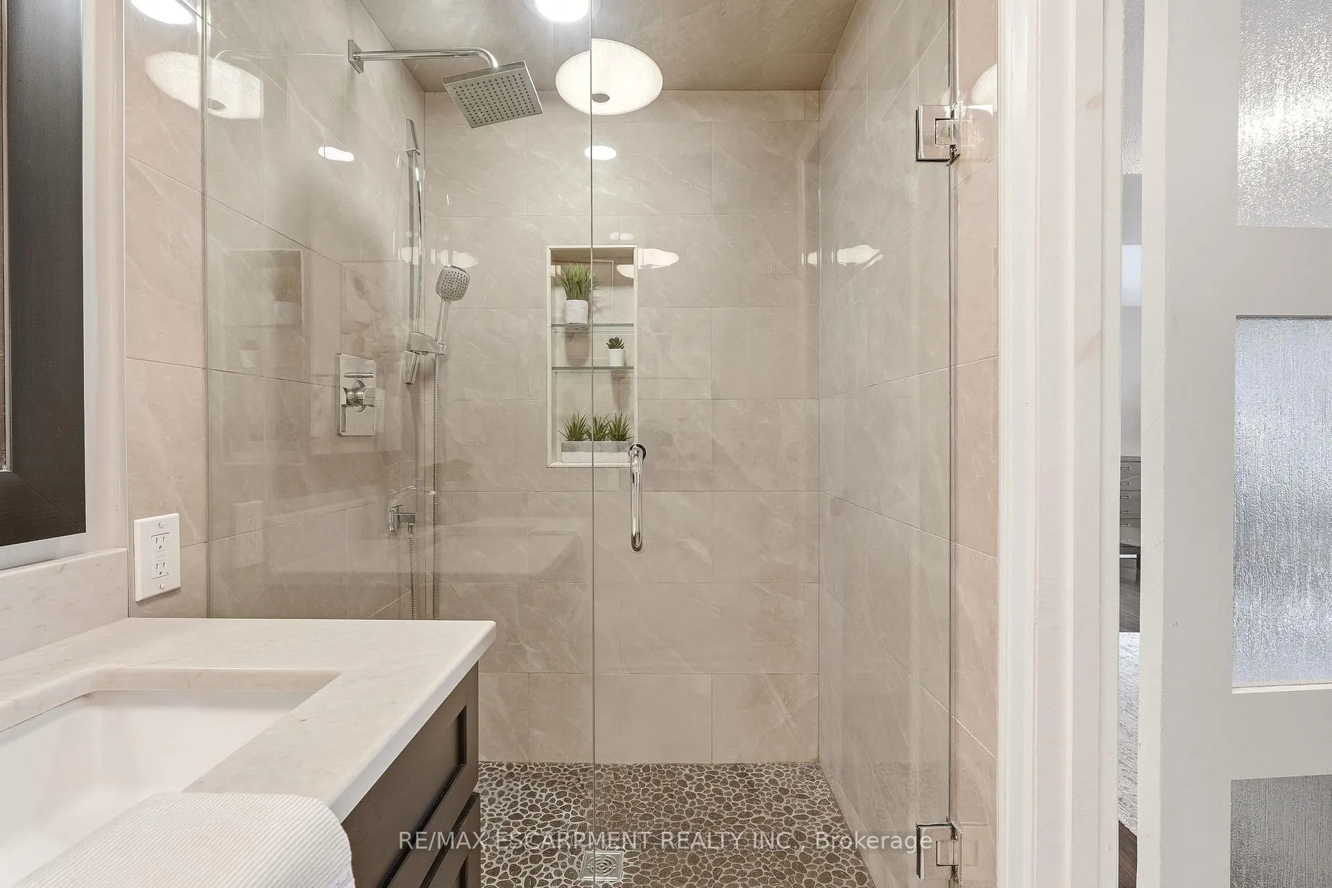 Photo 10 of 1189 Britannia Road, Burlington, Rural Burlington — HOMEH