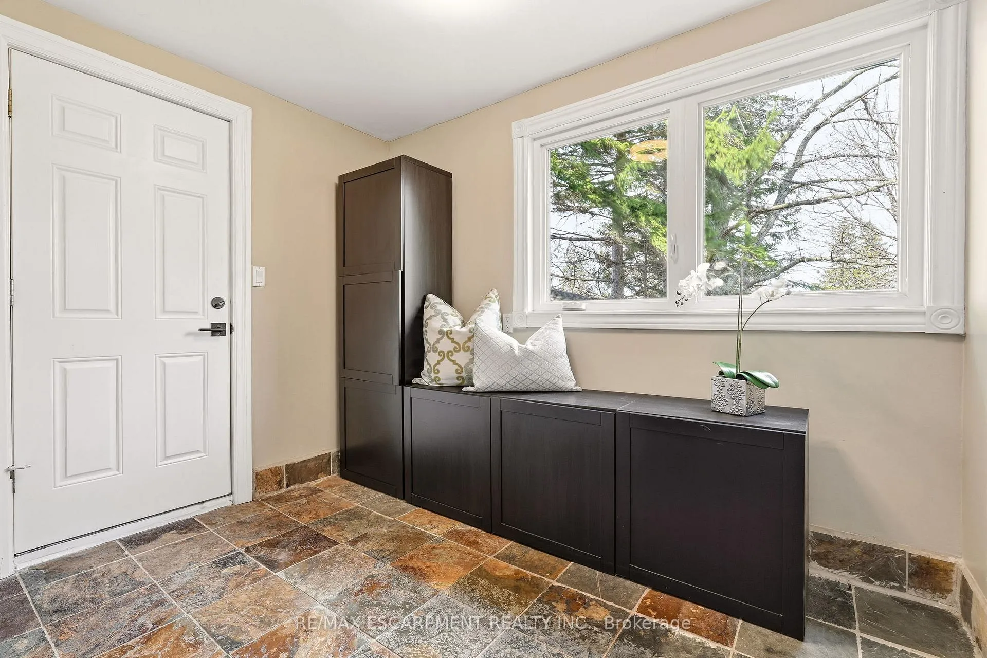 Photo 11 of 1189 Britannia Road, Burlington, Rural Burlington — HOMEH