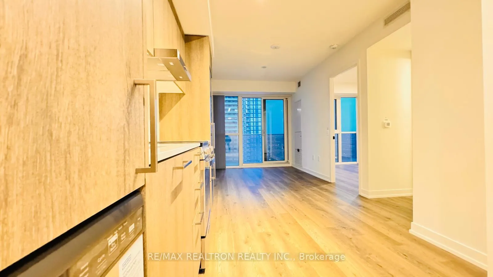 Photo 9 of Unit 2817, 195 Commerce Street, Vaughan, Vaughan Corporate Centre — HOMEH