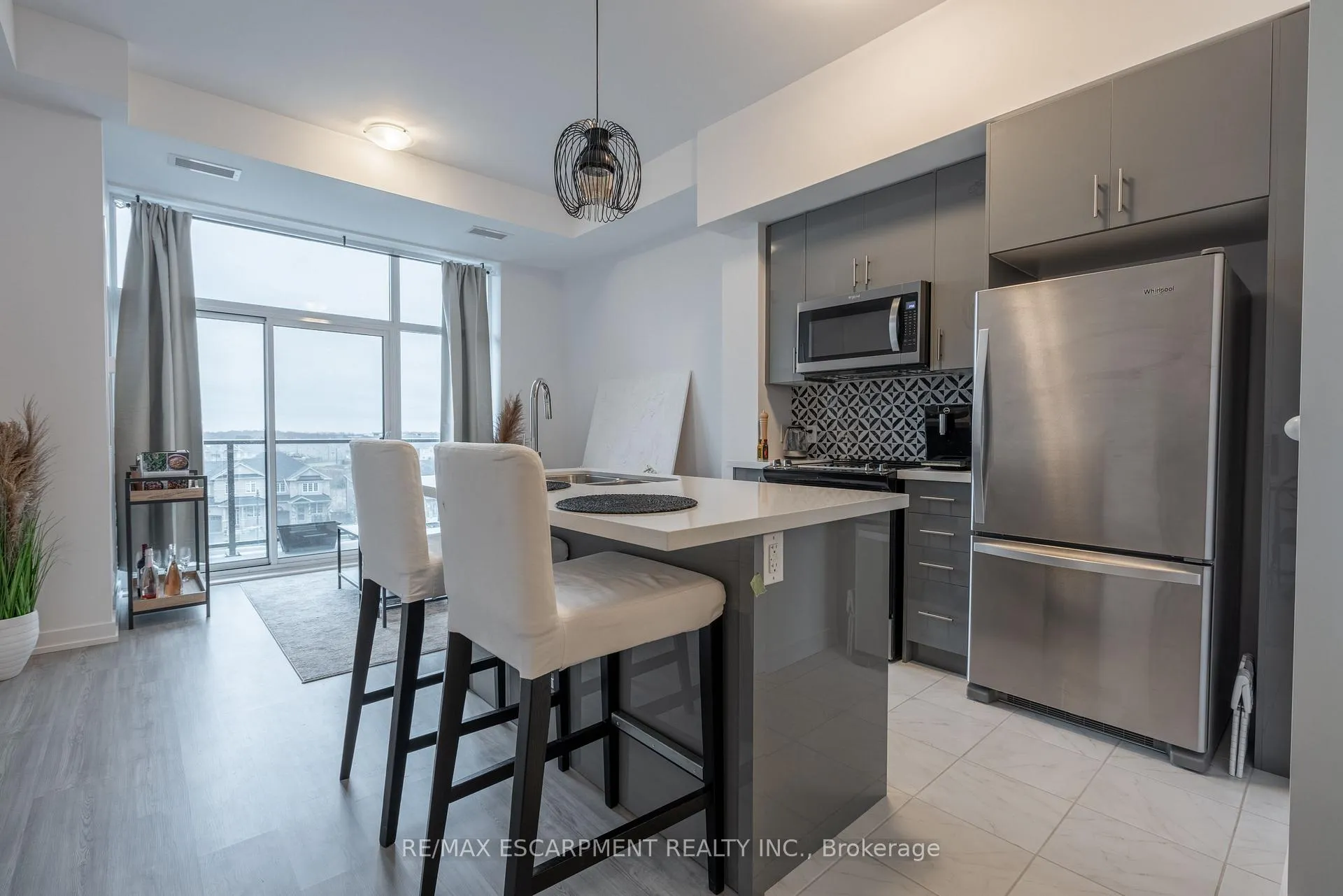 Front of Unit 419, 450 Dundas Street E