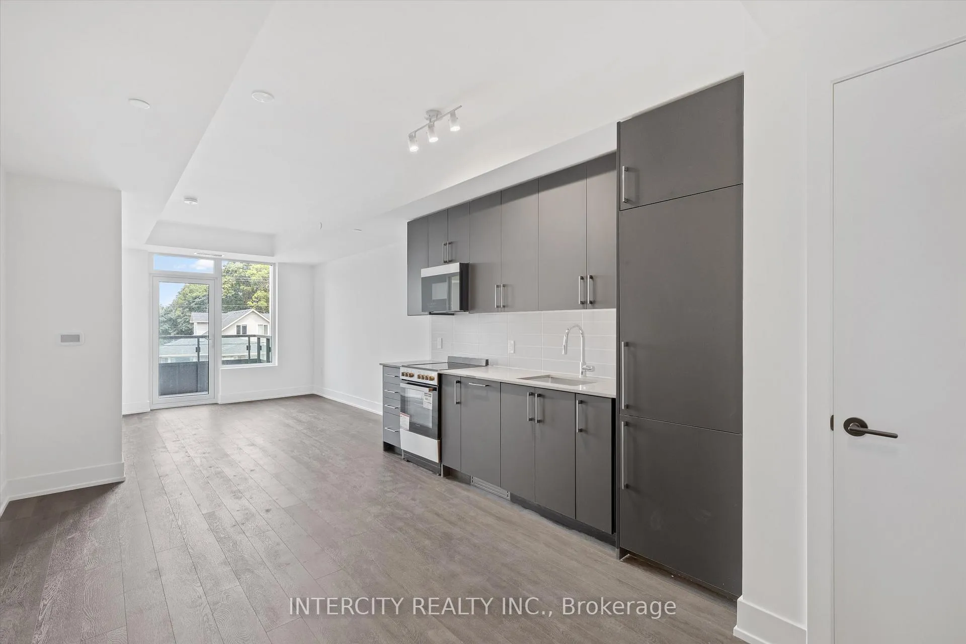 Photo 3 of Unit 237, 2075 King Road, King, King City — HOMEH