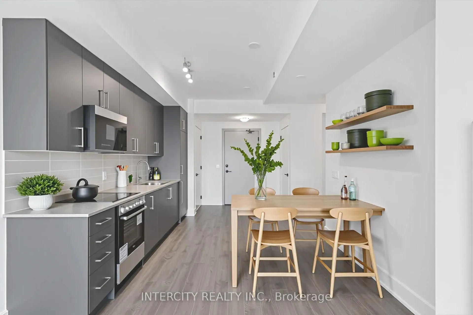 Photo 4 of Unit 237, 2075 King Road, King, King City — HOMEH